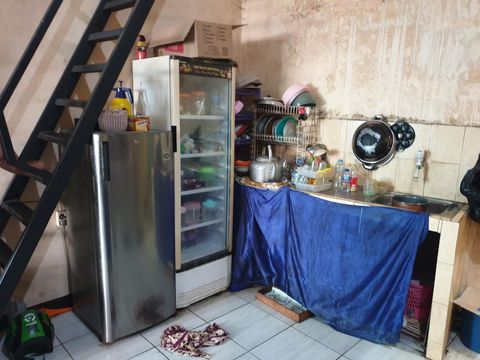 Dapur dalam rumah di Kampung Gembira Gembrong