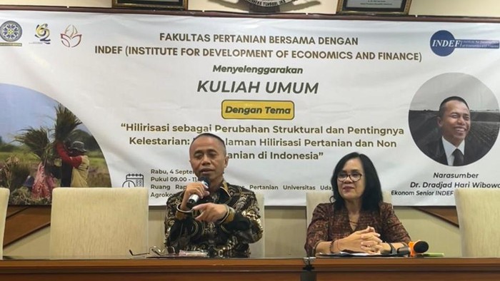 Dradjad Wibowo saat memberi kuliah umum di Universitas Udayana Bali