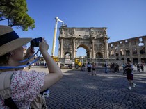 Duh, Bangunan Romawi Kuno di Italia Rusak Disambar Petir