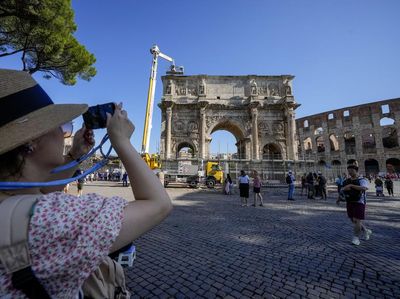 Duh, Bangunan Romawi Kuno di Italia Rusak Disambar Petir