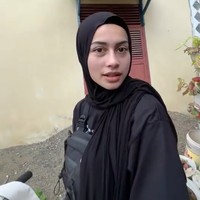 Warganet kerap menjodoh-jodohkan Sintya bersama Abidzar. Dalam unggahan di Instagram, dia mengaku tidak salting saat duet dengan Abidzar. Gak salting, biasa aja ko, tulis akun @sintyamarisca. Foto: Dok. Instagram @sintyamarisca.