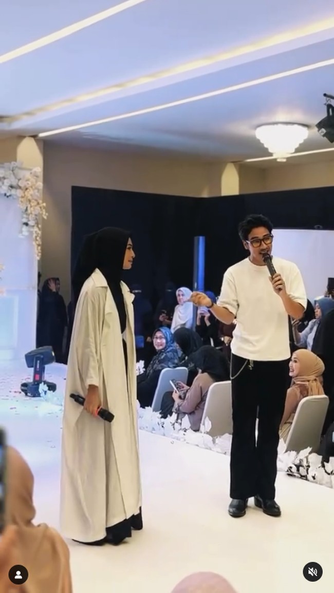 Sosok Sintya Marisca pertama kali viral di Synchronize Fest pada tahun 2019 karena berjoget lagu Pamer Bojo atau Cendol Dawet karya Didi Kempot. Aksinya tersebut langsung menjadi sorotan di media sosial. Foto: Dok. Instagram @sintyamarisca.