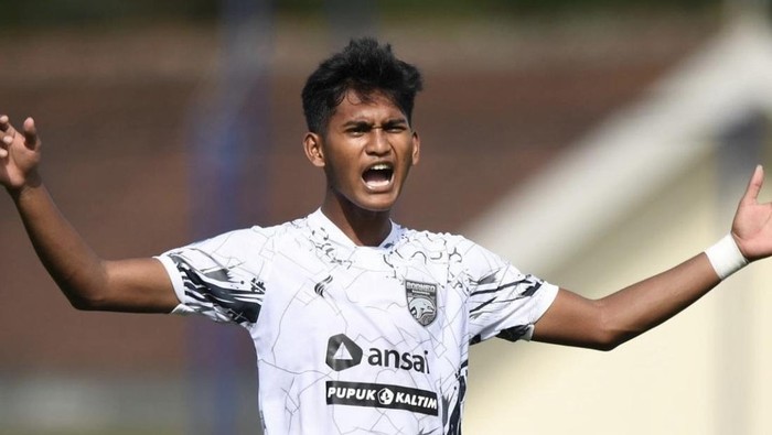 Gelandang muda yang dipinjam PSIM Jogja, Tegar Islami saat membela Borneo FC.