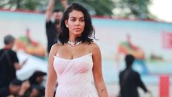 Georgina Rodriguez Pacar Ronaldo Seksi Abis di Red Carpet