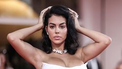Georgina Rodriguez Pacar Ronaldo Seksi Abis di Red Carpet