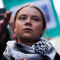 Greta termasuk tokoh muda yang frontal menyatakan dukungannya terhadap Palestina, dan mengutuk keras kejahatan kemanusiaan yang dilakukan Israel. Pada September 2024, dia sempat ditangkap polisi saat mengikuti unjuk rasa pro-Palestina di Denmark. Foto: Thibaud Moritz/AFP