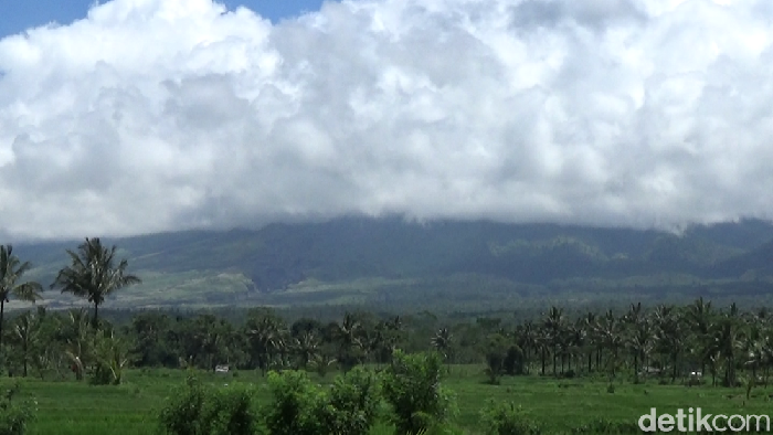 Gunung Semeru erupsi