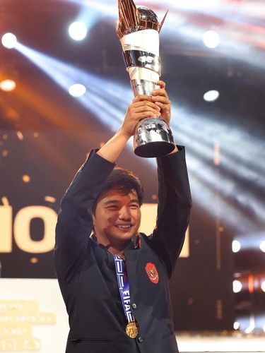 Ichsan Rahmat Taufiq, juara dunia FIFAe asal Indonesia.