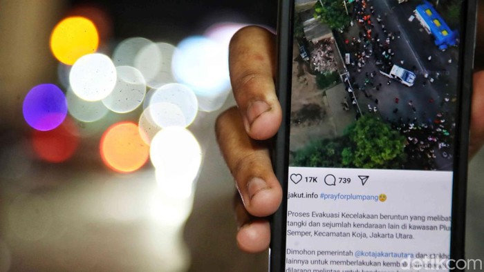 Kecelakaan beruntun yang melibatkan truk tangki dan sejumlah kendaraan lain terjadi di kawasan Plumpang, Semper, Kecamatan Koja, Jakarta Utara, sore tadi. Begini kondisi TKP-nya.
