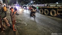 Sedikitnya ada 5 korban tewas dalam kecelakaan tersebut yakni Sri Rahmawati (36), Sawiji (57), dan satu orang pelajar SMP berusia 14 tahun yang belum diketahui identitasnya beserta 2 orang lainnya.
