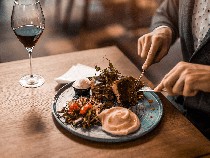 Turis China Ini Kecewa dengan Porsi dan Kemasan Makanan di Malaysia