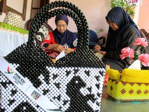 Intip Produksi Pernak-Pernik PON XXI Aceh-Sumut