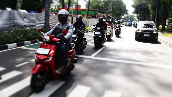 Jangan asal serobot, pahami teknik menyalip kendaraan yang benar