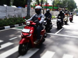 Jangan Asal Serobot, Begini Teknik Menyalip Kendaraan yang Benar