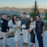 Beberapa kerabatnya juga terlihat hadir di acara perayaan sederhana ulang tahun Yakup Hasibuan yang ke-29 tahun.  Foto: Instagram/@jscmila
