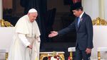 Momen Jokowi dan Paus Fransiskus Bincang Santai di Veranda Istana Merdeka