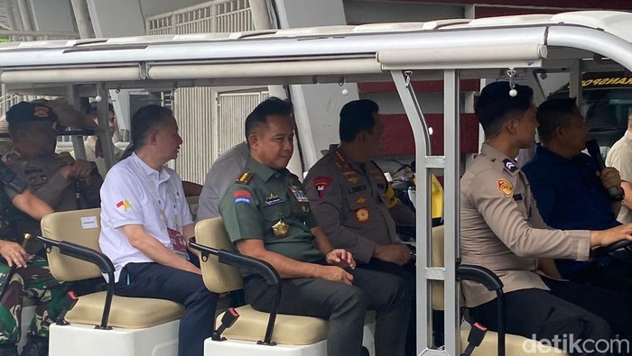 Kapolri-Panglima TNI Tinjau GBK Jelang Misa Akbar Paus Fransiskus