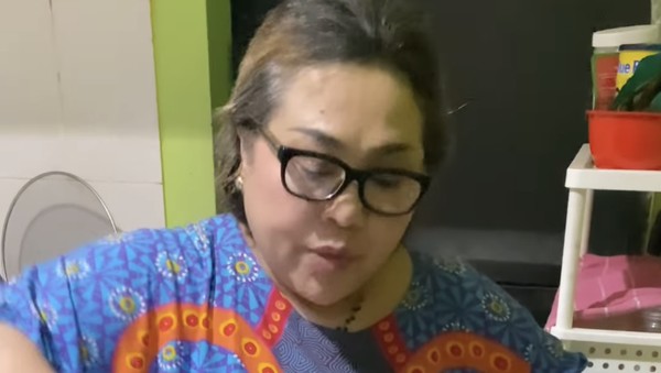 Keseruan Nunung Saat Masak Cumi hingga Jajan Es Kelapa Muda
