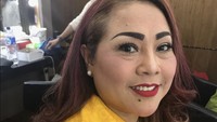 Nunung belum lama ini mengaku dirinya tidak dipedulikan oleh keluarga. Pasalnya, selama ia berjuang melawan kanker payudara, tidak ada satupun keluarga yang menanyakan kabar. Foto: Instagram @nunung63.official