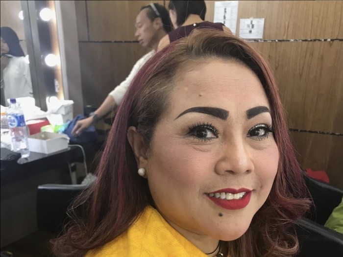 Keseruan Nunung Saat Masak Cumi hingga Jajan Es Kelapa Muda