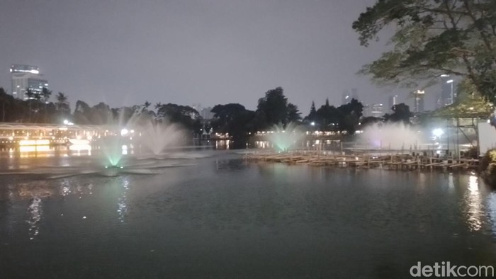 Kolam di Senayan Park, tempat nongkrong gratis dekat GBK.