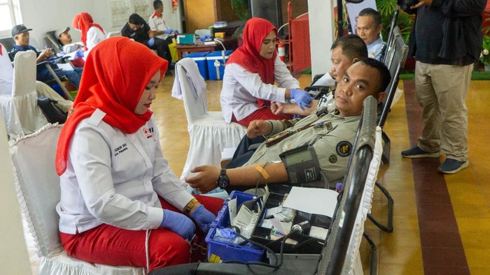 KPI RU III Plaju mengelar donor darah dengan melibatkan ratusan pekerja.