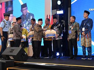 Maruf Amin Serahkan Dana Insentif Percepatan Penurunan Stunting ke 20 Daerah