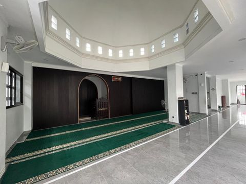 Masjid di Kampung Gembira Gembrong