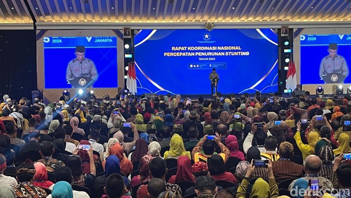 Menko PMK Muhadjir Effendy dalam pembukaan Rapat Koordinasi Nasional (Rakornas) Percepatan Penurunan Stunting di Tahun 2024 di Hotel Grand Sahid Jaya (Rumondang/detikcom)