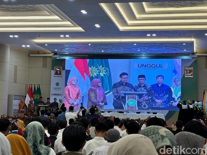 Menteri Kesehatan (Menkes) Budi Gunadi Sadikin saat menghadiri sidang senat di Convention Hall UNISA Yogyakarta, Rabu (4/9/2024).