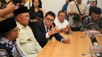 Sejumlah tim Pansus Angket Haji yang ikut melakukan sidak itu di antaranya adalah Arteria Dahlan, Iskan Qolba Lubis, Abdul Wachid, Saleh Partaonan Daulay, Ashabul Kahfi, Wisnu Wijaya, Mukhlis Basri, dan Endang Maria Astuti.