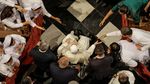 Momen Paus Fransiskus Bertemu Umat Katolik di Gereja Katedral Jakarta