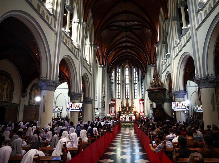 Pope Francis meets with bishops, priests, deacons, consecrated persons, seminarians and catechists at the Cathedral of Our Lady of the Assumption in Jakarta, Indonesia, September 4, 2024. REUTERS/Guglielmo Mangiapane