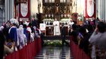 Momen Paus Fransiskus Bertemu Umat Katolik di Gereja Katedral Jakarta