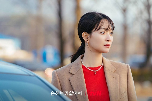 Outfit Shin Min Ah di Drakor No Gain No Love, Cocok untuk ke Kantor