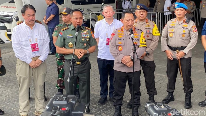 Panglima TNI Jenderal Agus Subiyanto dan Kapolri Jenderal Listyo Sigit Prabowo. (Wildan/detikcom)