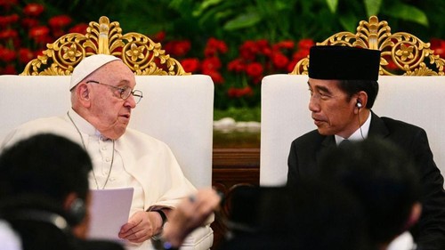 Paus Fransiskus datang ke Indonesia - Ketegangan timbul karena mereka yang berkuasa ingin memaksakan visi mereka