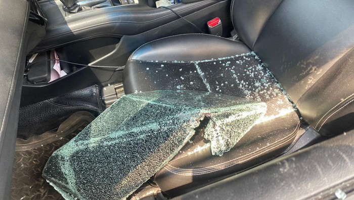 Pecah kaca mobil di Malang