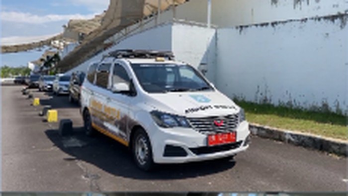 Pemkab Bangka Tengah merintis pengoperasian shuttle bus (Airport Shuttle)