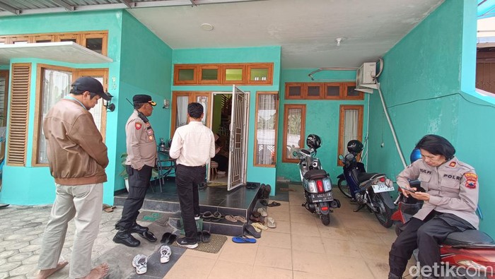 Polisi menyelidiki kasus pembobolan rumah menyebabkan kerugian Rp 300 juta di kompleks perumahan Griya Satria 2, Kelurahan Sumampir, Kecamatan Purwokerto Utara, Kabupaten Banyumas, Rabu (4/9/2024).