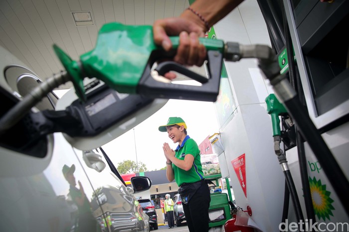 Peringati Hari Pelanggan Nasional, SPBU Ini Tebar Banyak Hadiah Sejumlah perusahaan memperingati Hari Pelanggan Nasional 2024. Seperti SPBU ini yang sebar banyak hadiah.