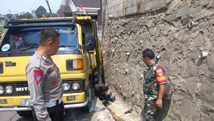 Insiden Truk Takluk di Depok Sebabkan Kecelakaan, Dua Perempuan Terluka Akibat Tabrakan