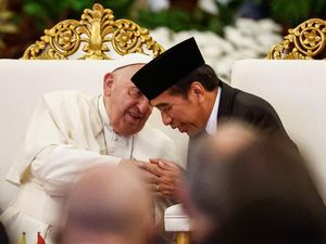 Fakta Unik, Paus Fransiskus Jarang Kelihatan Pakai HP