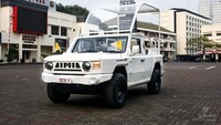Salah satu yang bersejarah dan istimewa adalah varian Maung Popemobile, yaitu kendaraan mobilisasi Paus Fransiskus di Indonesia pada perhelatan Kunjungan Apostolik pada 5 September 2024 di Gelora Bung Karno, Jakarta. Foto: Dok. Pindad