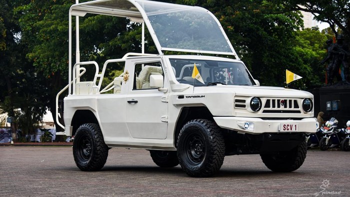 Popemobile untuk Paus Fransiskus buatan Pindad. Popemobile untuk Paus Fransiskus buatan Pindad.