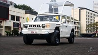 Popemobile yang dipakai Paus Fransiskus menggunakan basis Pindad Maung MV3. Foto: Doc. Pindad