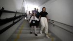 Potret Anak-anak Ukraina Kembali Sekolah di Tengah Serangan Rusia