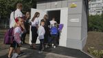 Potret Anak-anak Ukraina Kembali Sekolah di Tengah Serangan Rusia