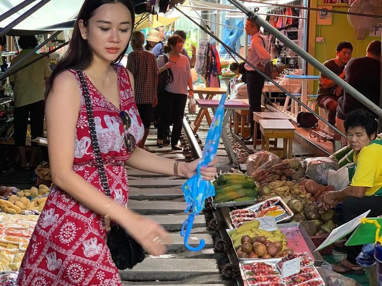 Potret Aura Kasih Jajan Buah di Pasar Tradisional hingga Ngerujak