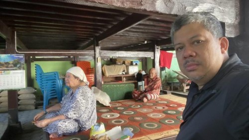 Potret Fahri Hamzah dengan ibunya, Nurhannah. (Dok Akun X Fahri Hamzah)